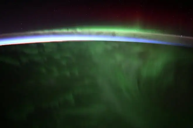 La danza cosmica dell'aurora: uno sguardo mozzafiato dalla ISS