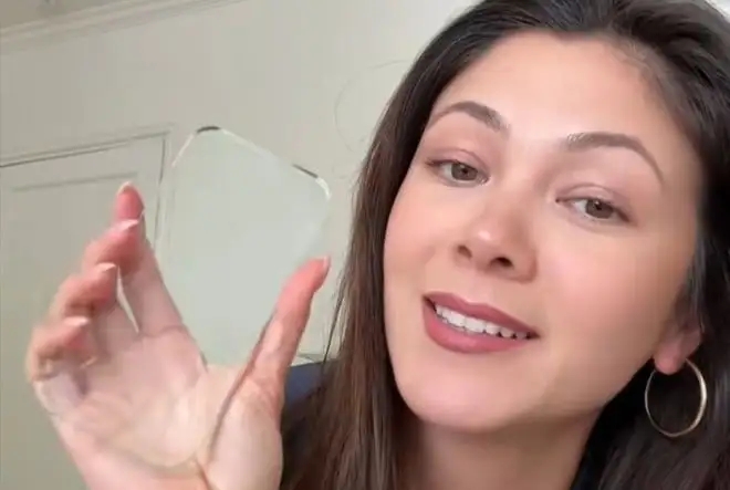 Il metatelefono spopola su TikTok: un finto smartphone contro l’ansia digitale