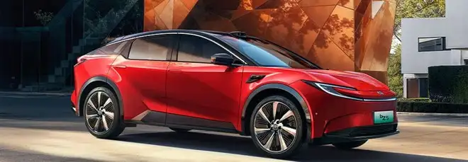Toyota bZ5, un nuovo SUV elettrico per la Cina. Batterie BYD e prezzo interessante