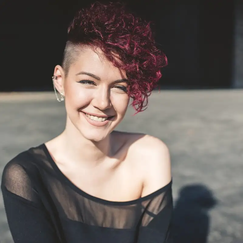Pixie undercut: il taglio corto che fa girare la testa (e semplifica la vita)