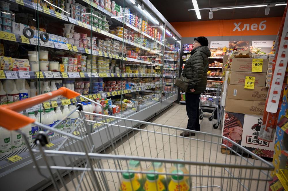 'Food shortage is coming' — experts warn Russia's war on inflation risks Soviet-style economy collapse