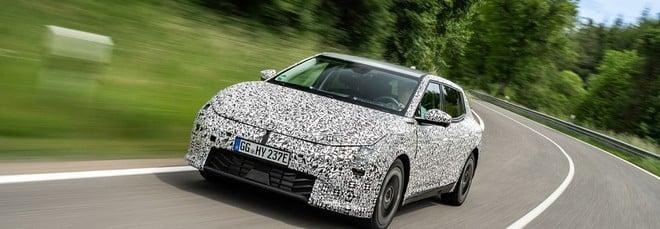 KIA porta la EV4 al Nürburgring ma non per ottenere un giro record. Le batterie...