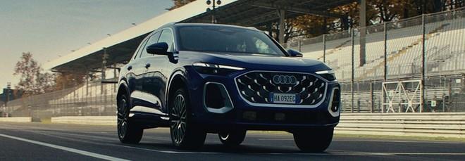 Audi Q5 in pista, oltre ai cordini: 
