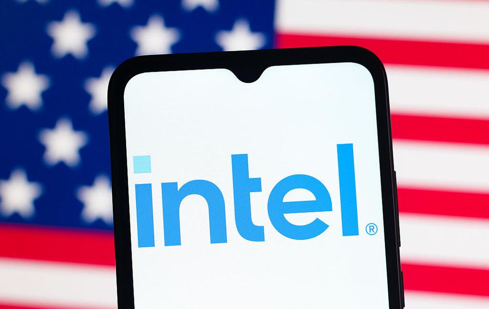 Intel agrees to sell the US a 10% stake, Trump says, hyping “great deal”