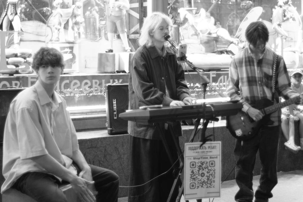 18 year-old Russian singer detained by St. Petersburg police for performing anti-Putin song