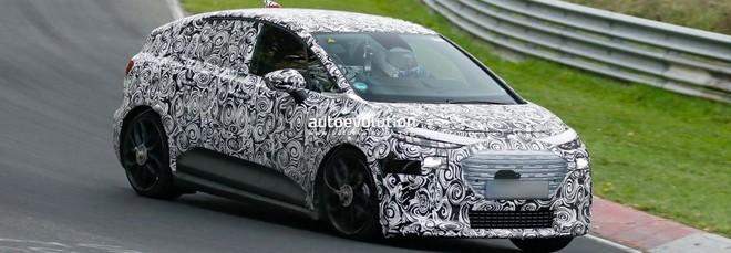 Nuova Audi A2 e-tron alla prova del Nürburgring: continua lo sviluppo della compatta elettrica