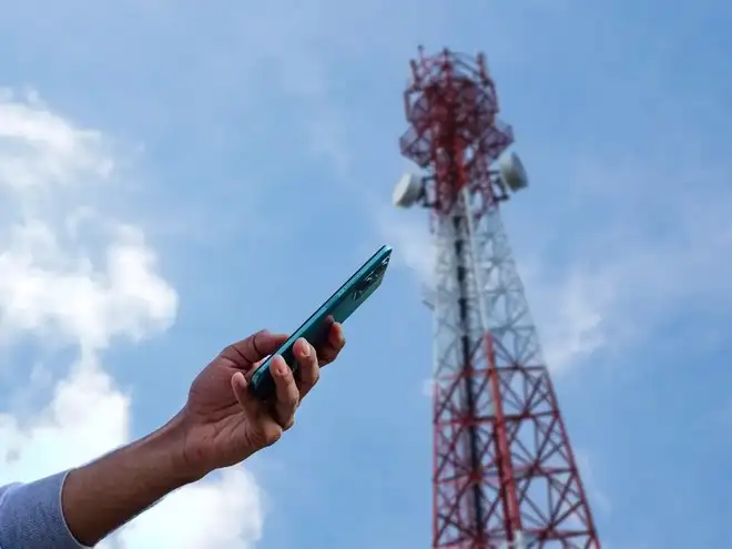 Android 16 protegge dalle reti mobili sospette: come funziona il nuovo avviso