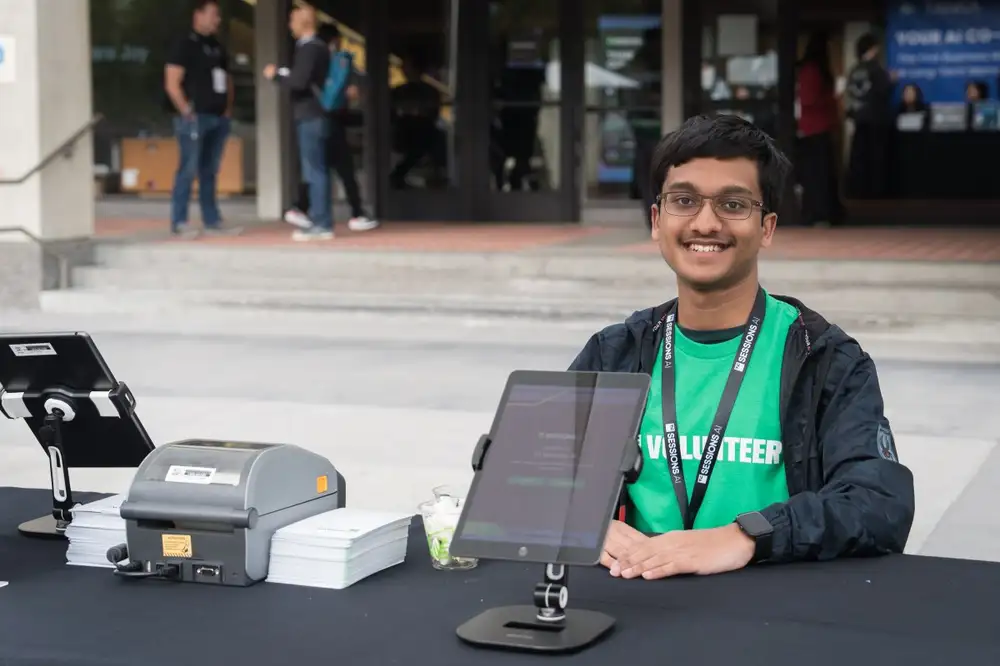 Last call to volunteer at TechCrunch All Stage 2025