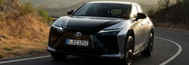 Lexus RZ 2025: nuova batteria per più autonomia. C'è lo steer-by-wire