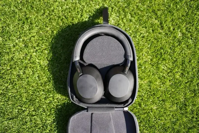 Sony WH-1000XM5: super prezzo con il NO IVA di MediaWorld