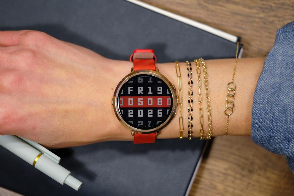 Pebble’s round smartwatch is getting a reboot