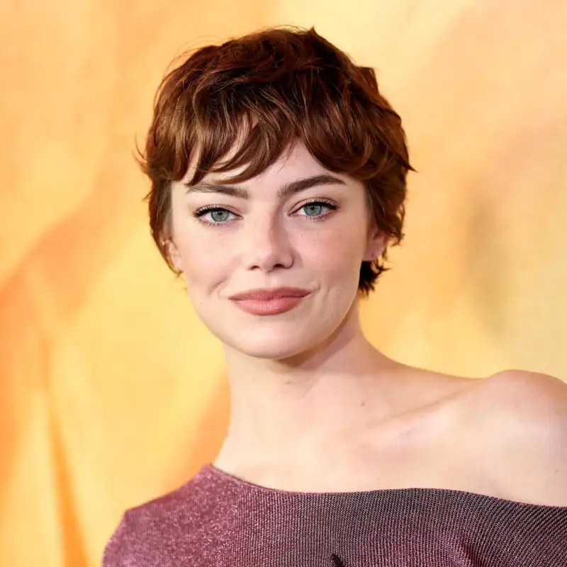 Whimsy Pixie: il taglio corto che sta conquistando l'estate 2025 (e Emma Stone lo conferma)