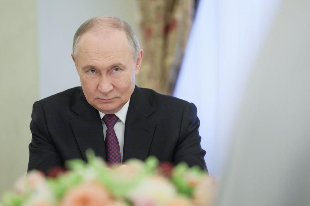 Russia considers air truce proposal to Trump without ending war, Bloomberg says