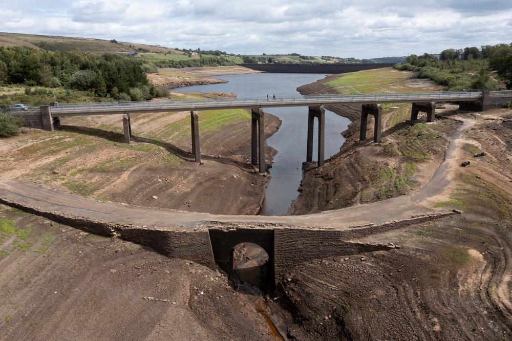 UK government suggests deleting files to save water