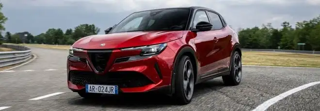 Alfa Romeo Junior ibrida, l'offerta finanziamento con valore futuro garantito