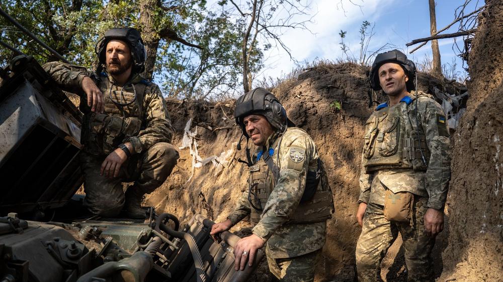Trump doesn't have enough leverage to stop Russia, Ukrainian soldiers say ahead of Alaska talks