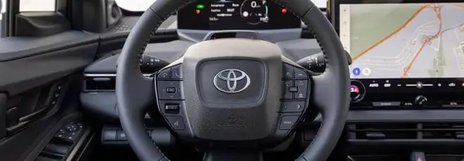 Toyota bZ4X restyling, interni e bagagliaio del nuovo SUV elettrico