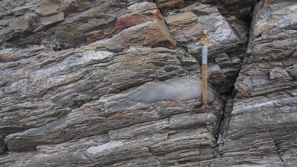 How old is the earliest trace of life on Earth?
