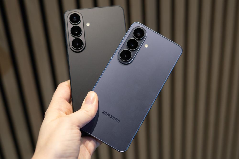 The Galaxy S26 and S26 Plus are more of the same for more money