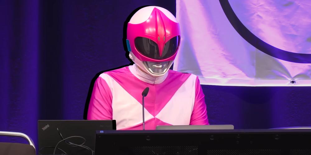 Pink Ranger hacktivist wiped white supremacist dating site live on stage at a German conference: “Hacking for good”