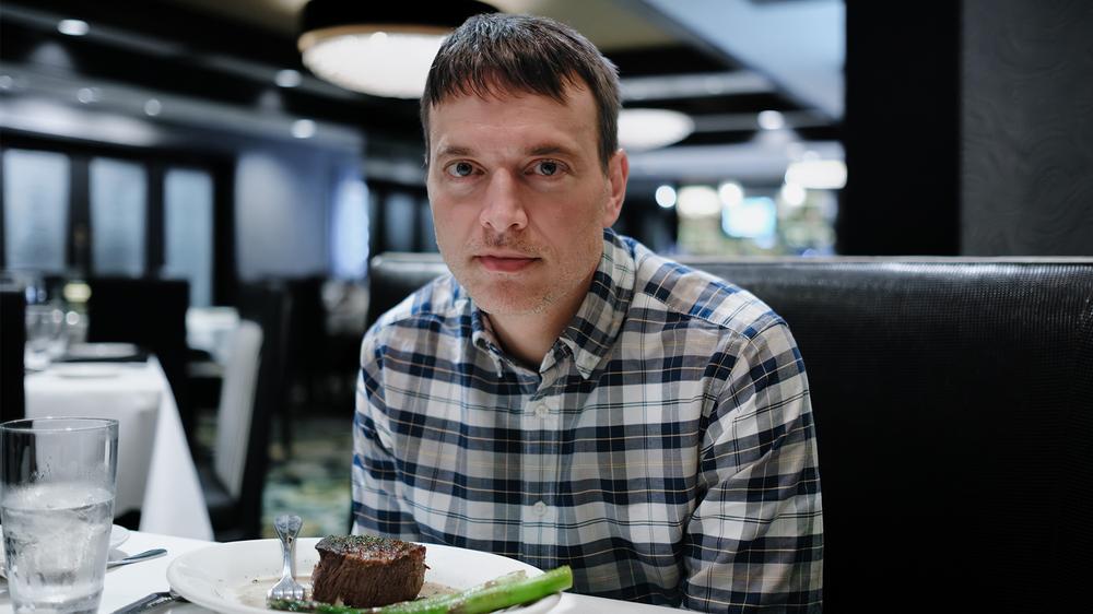 Heartbroken Man Realizes He Only Loved Idea Of Fried Egg On Burger