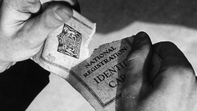 UK, la carta d'identità digitale è sullo smartphone. Pro e Contro