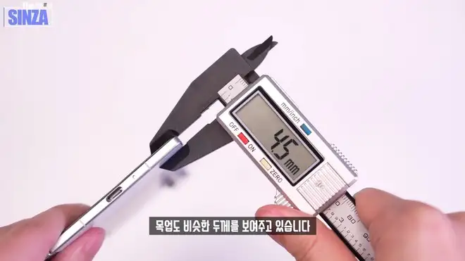 Samsung Galaxy Z Fold7, dummy in video: quant'è sottile!