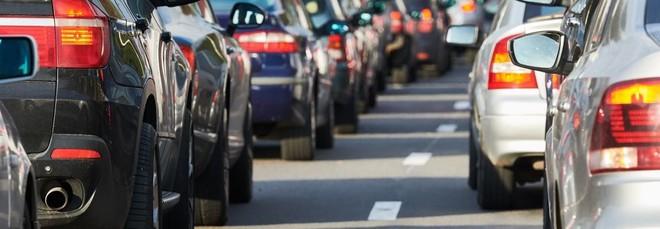 Blocco auto diesel Euro 5, tutto rinviato al 2026 e solo nelle grandi città