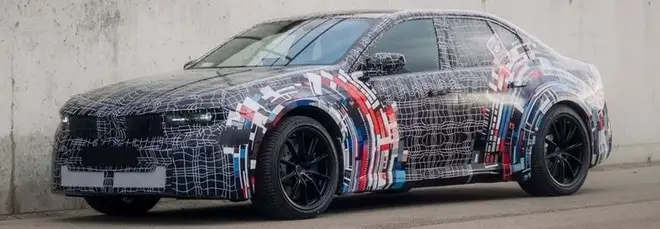 La nuova BMW M3 Elettrica danza tra le curve del Nurburgring. Video spia
