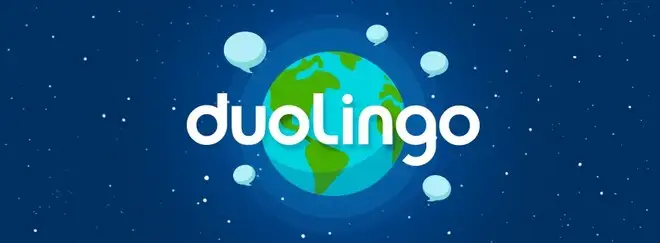 Duolingo fa marcia indietro: “L’AI non sostituirà i nostri dipendenti”