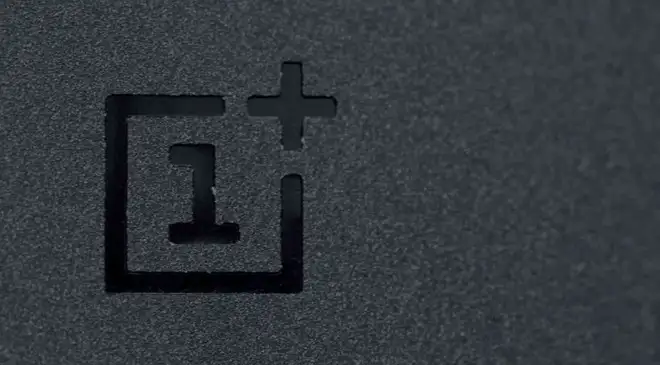 OnePlus 15, novità sul display: meno definito in nome di efficienza e fedeltà
