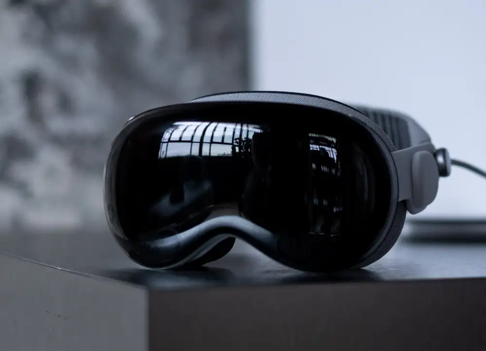 Apple might let you scroll with your eyes in the Vision Pro