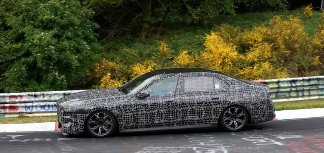 BMW Serie 7: nuove foto spia in arrivo dal Nurburgring