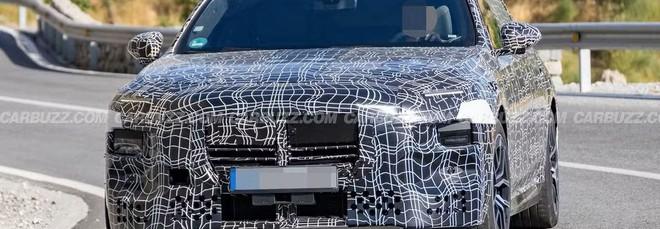 BMW Serie 7: a metà carriera è tempo di restyling, ecco cosa sappiamo. Foto spia