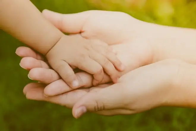 Foto dei figli sui social: può essere un reato per il Tribunale di Milano