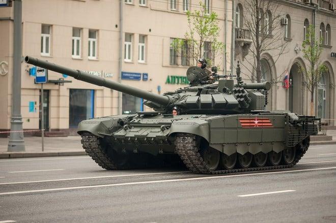 I vecchi tank russi T-72 diventano un plotone di robot da guerra