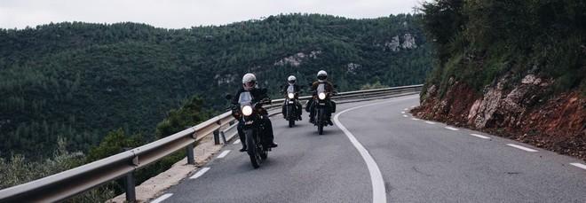 Questo è un dispositivo imperdibile per comunicare in sicurezza con gli altri motociclisti