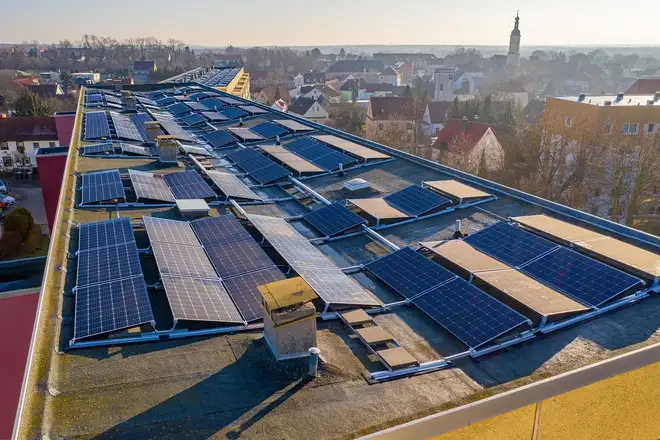 Ondate di calore, nasce il primo centro di raffrescamento a energia solare