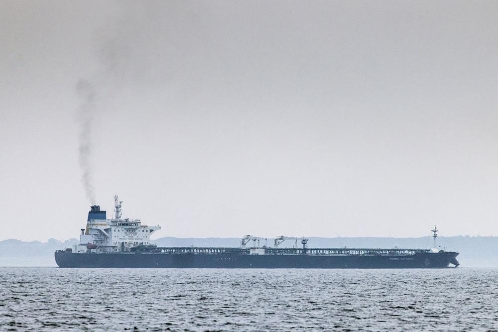 Russian oil tankers linger near India as refiners seek alternatives, Bloomberg reports