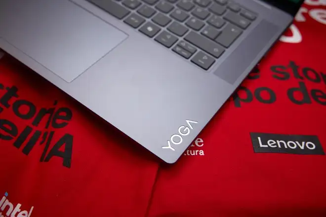 Lenovo, un concorso per scrivere storie con l'IA: in palio uno Yoga Slim 7i Aura Edition