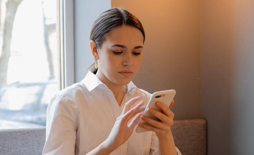 Gladiator? Woman Gave a Thumbs Down in the Group Chat