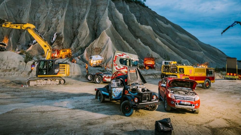 Theater group retells Romeo & Juliet with trucks, excavators, city buses and fire engines