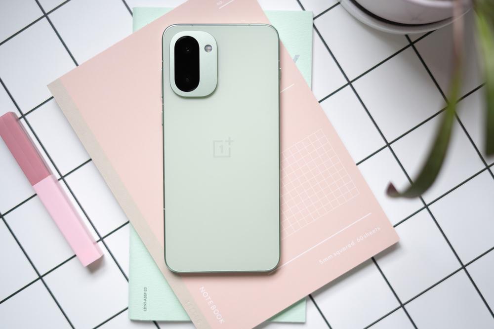 OnePlus 15R review: unbeatable battery life, beatable value