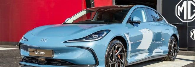MG IM5 debutta a Goodwood e punta a sfidare la Tesla Model 3 in Europa