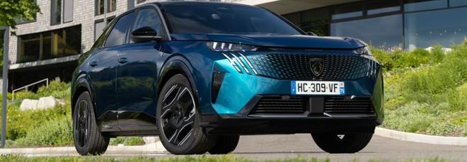 Peugeot e-3008 dual motor, partono gli ordini: 325 CV e 490 km di autonomia | Prezzi
