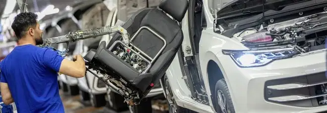 Volkswagen: a Wolfsburg arriva la settimana di lavoro corta. Ma non è una buona notizia