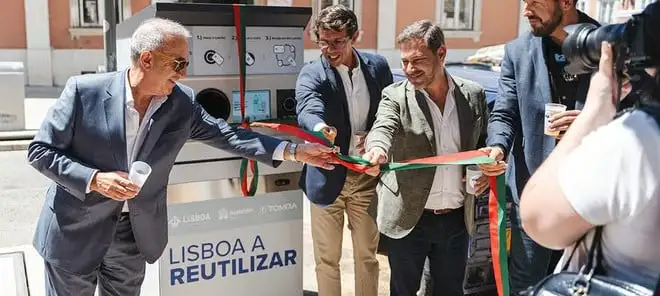 Lisbona capitale del riuso: bicchieri della movida su cauzione, si riusano