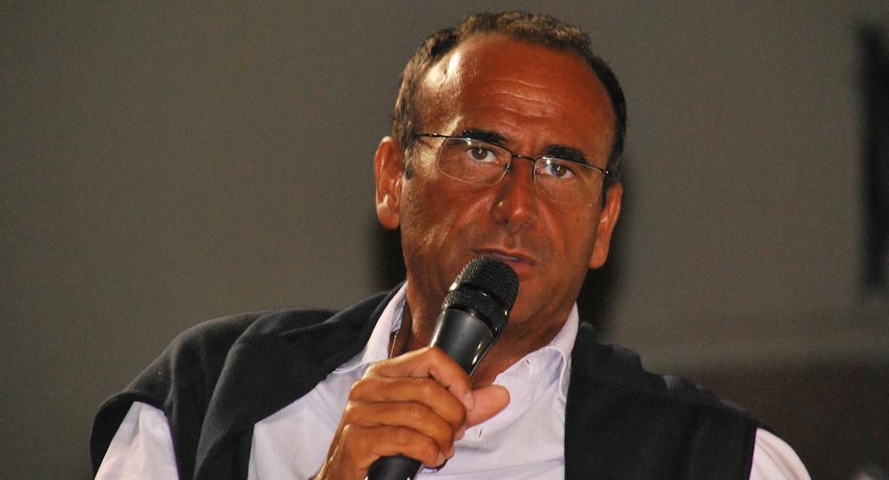 Carlo Conti fermato dagli agenti dell’ICE: Sanremo a rischio