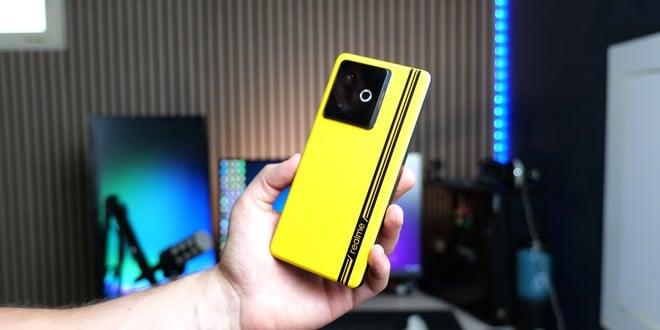 Realme GT 7T con batteria da 7.000 mAh in offerta su Amazon: a 349€ è un best buy