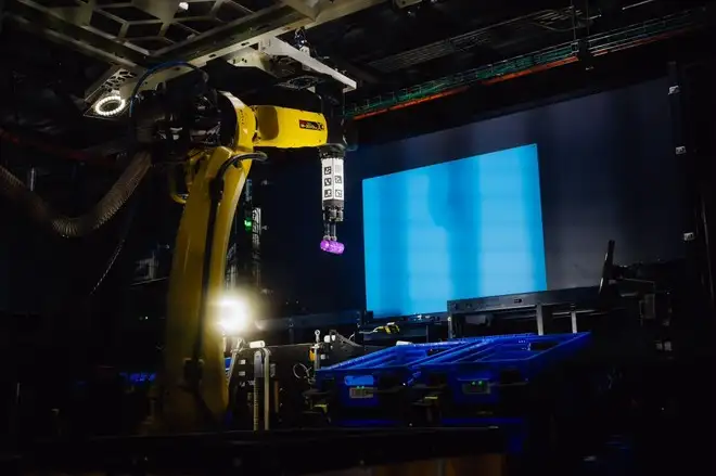 Amazon, sempre più vicino il sorpasso dei robot sugli esseri umani nei centri logistici
